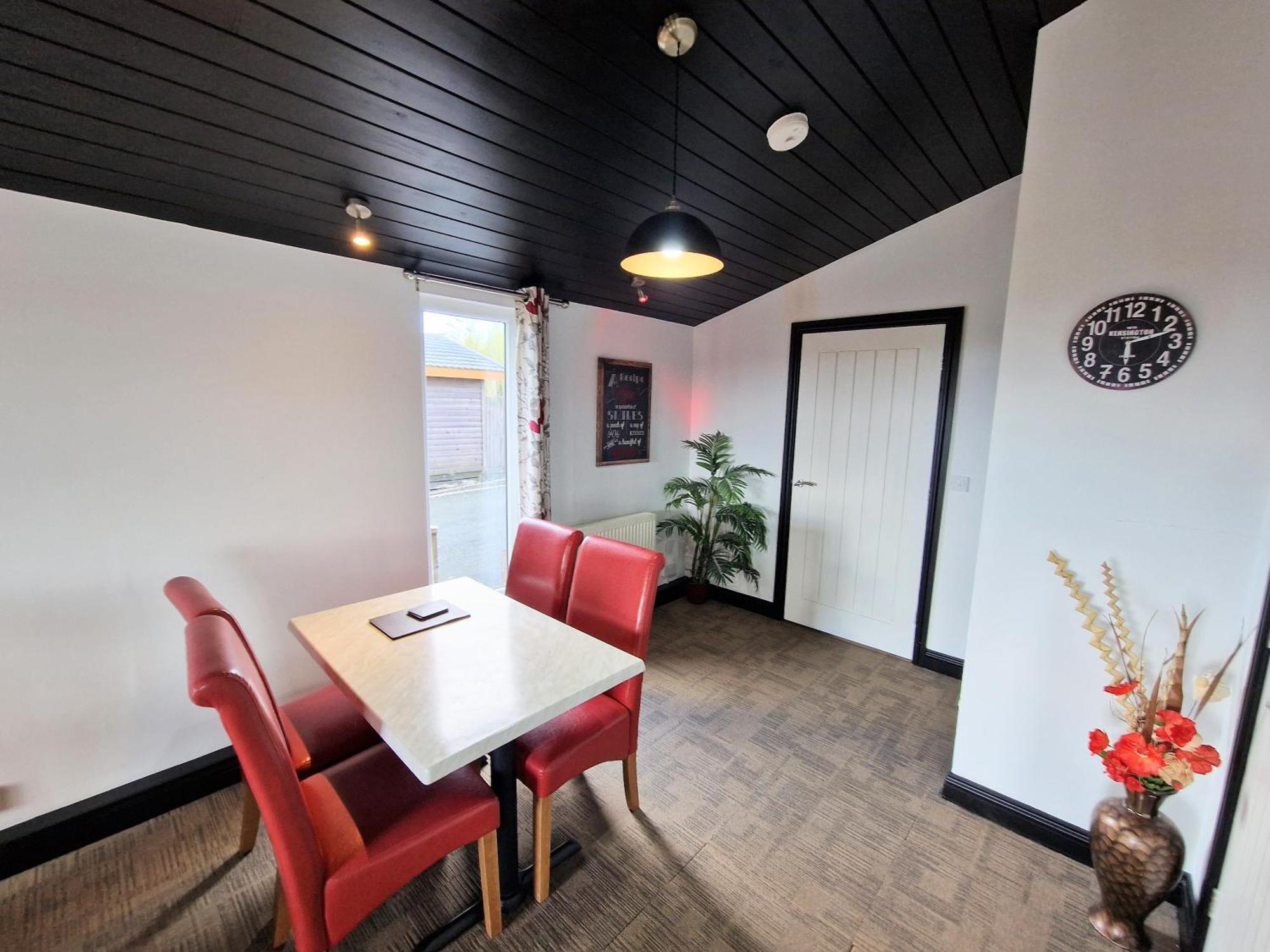 Ochil 9 With Private Hot Tub - Fife - Loch Leven - Lomond Hills - Pet Friendly Villa Kelty Exterior photo