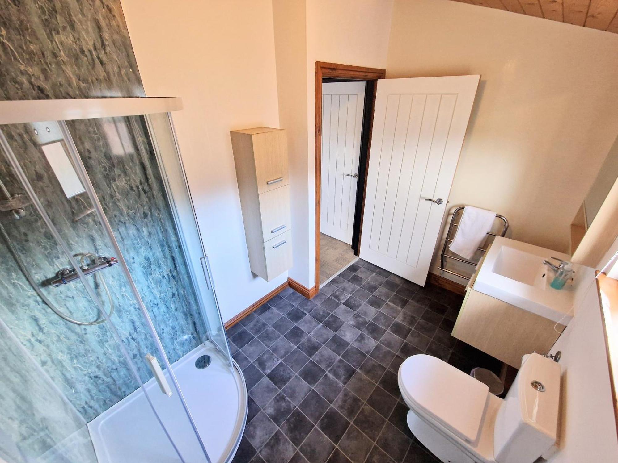 Ochil 9 With Private Hot Tub - Fife - Loch Leven - Lomond Hills - Pet Friendly Villa Kelty Exterior photo