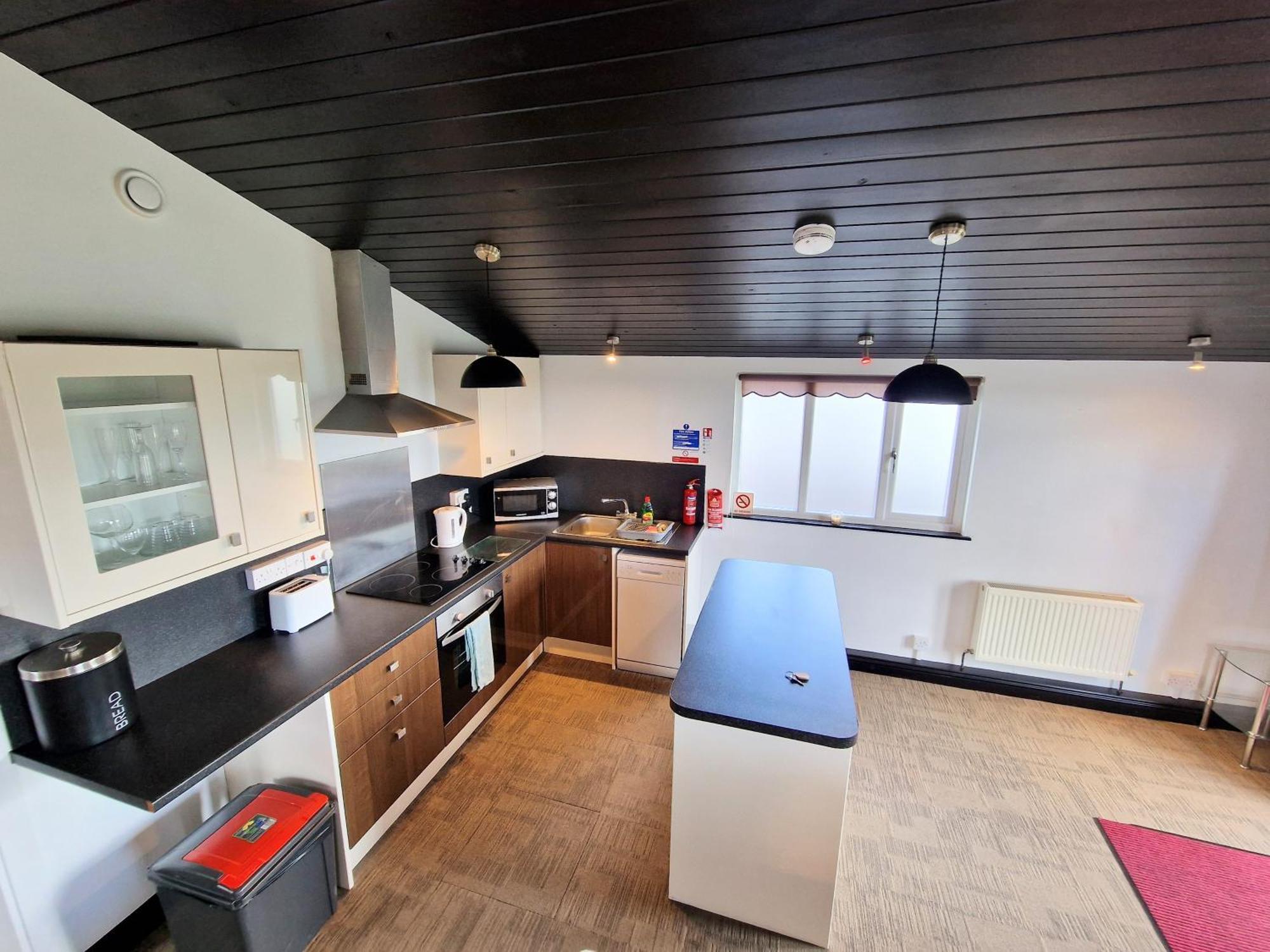 Ochil 9 With Private Hot Tub - Fife - Loch Leven - Lomond Hills - Pet Friendly Villa Kelty Exterior photo