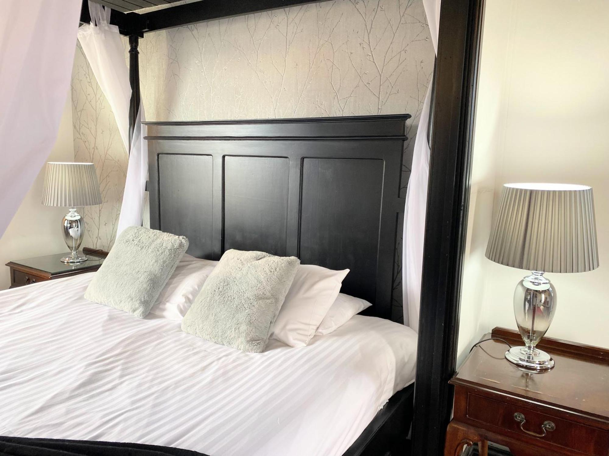 Ochil 9 With Private Hot Tub - Fife - Loch Leven - Lomond Hills - Pet Friendly Villa Kelty Exterior photo