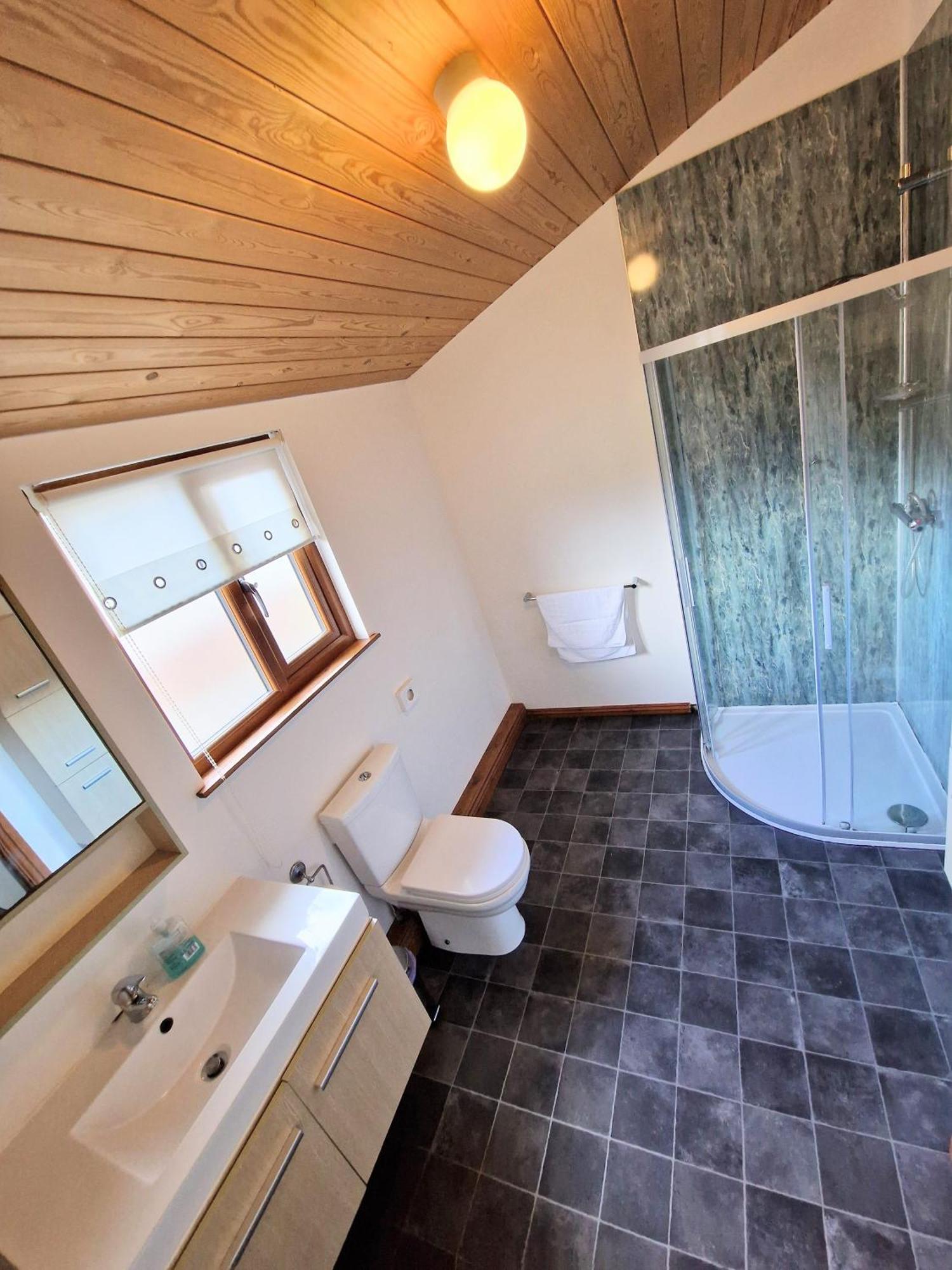 Ochil 9 With Private Hot Tub - Fife - Loch Leven - Lomond Hills - Pet Friendly Villa Kelty Exterior photo